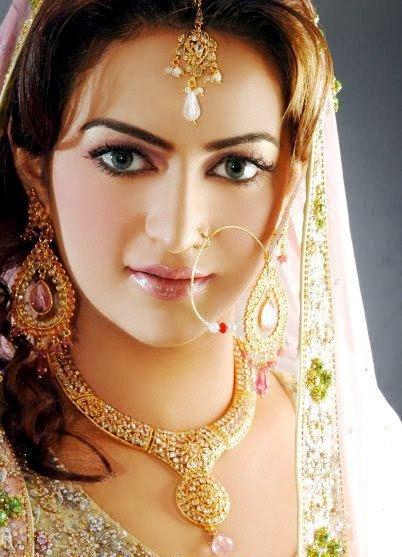 Bridal Nose Ring Ideas - Stunning Bridal Nath designs that Indian Brides  Slayed - Witty Vows | Indian bridal jewelry sets, Bride jewelry set, Bridal  jewelry sets